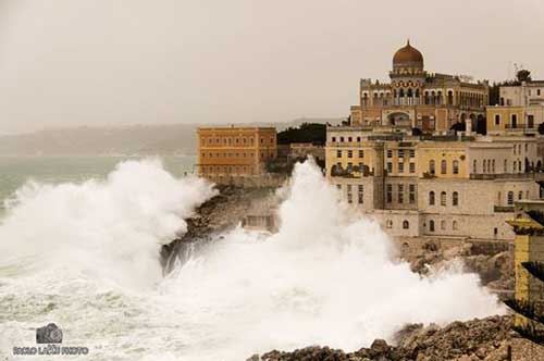 La furia del mare a Santa Cesarea: un “quadro fotografico”