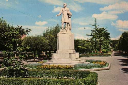 Addio degrado, Foggia si riappropria del monumento all’ex sindaco Lanza Addio degrado, Foggia si riappropria del monumento all’ex sindaco Lanza