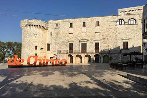Giorgio De Chirico e la Metafisica conquistano il castello di Conversano