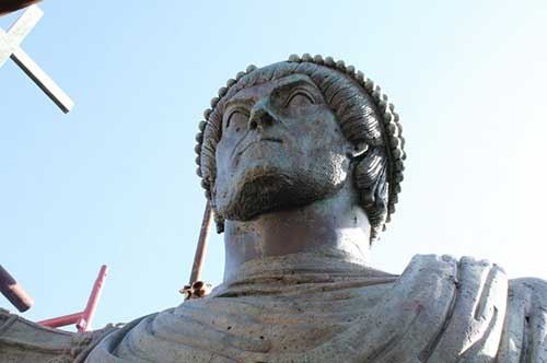 Barletta ha il suo “millenario”: svelata l’età del colosso Eraclio