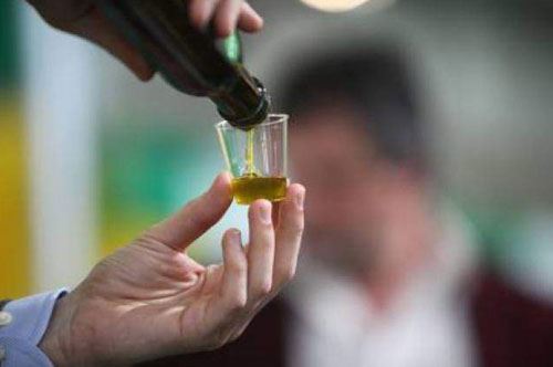 “Olio ResponsAbile”, 33 ipovedenti diventano assaggiatori in Puglia “Olio ResponsAbile”, 33 ipovedenti diventano assaggiatori in Puglia