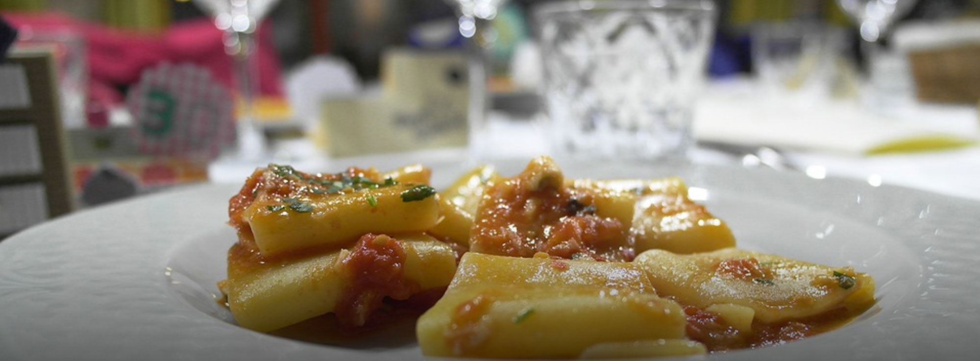 Ricetta: Paccheri con polpo e patate croccanti su purea di fave