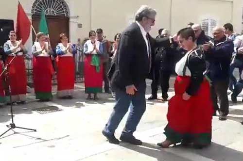 Michele Emiliano operato dopo la rottura del tendine d’Achille Michele Emiliano operato dopo la rottura del tendine d’Achille