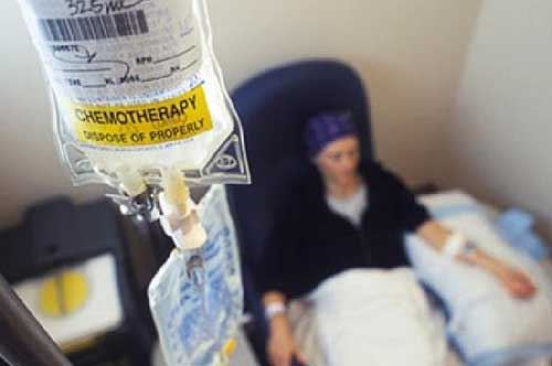 Puglia, 300 euro per l’acquisto di parrucche per ogni paziente oncologico