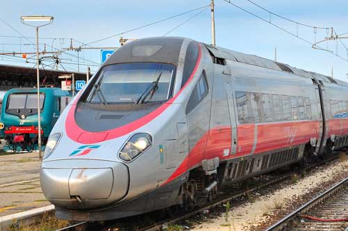 Treni, più collegamenti da e per la Puglia in estate