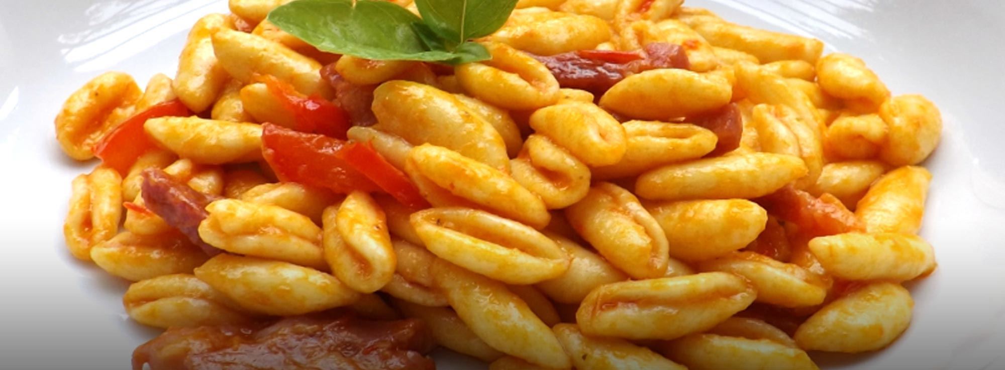 Ricetta: Cavatelli fatti in casa al sugo di peperoni