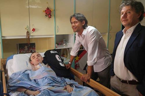 Pippo Inzaghi, che gol di solidarietà a Foggia Pippo Inzaghi, che gol di solidarietà a Foggia