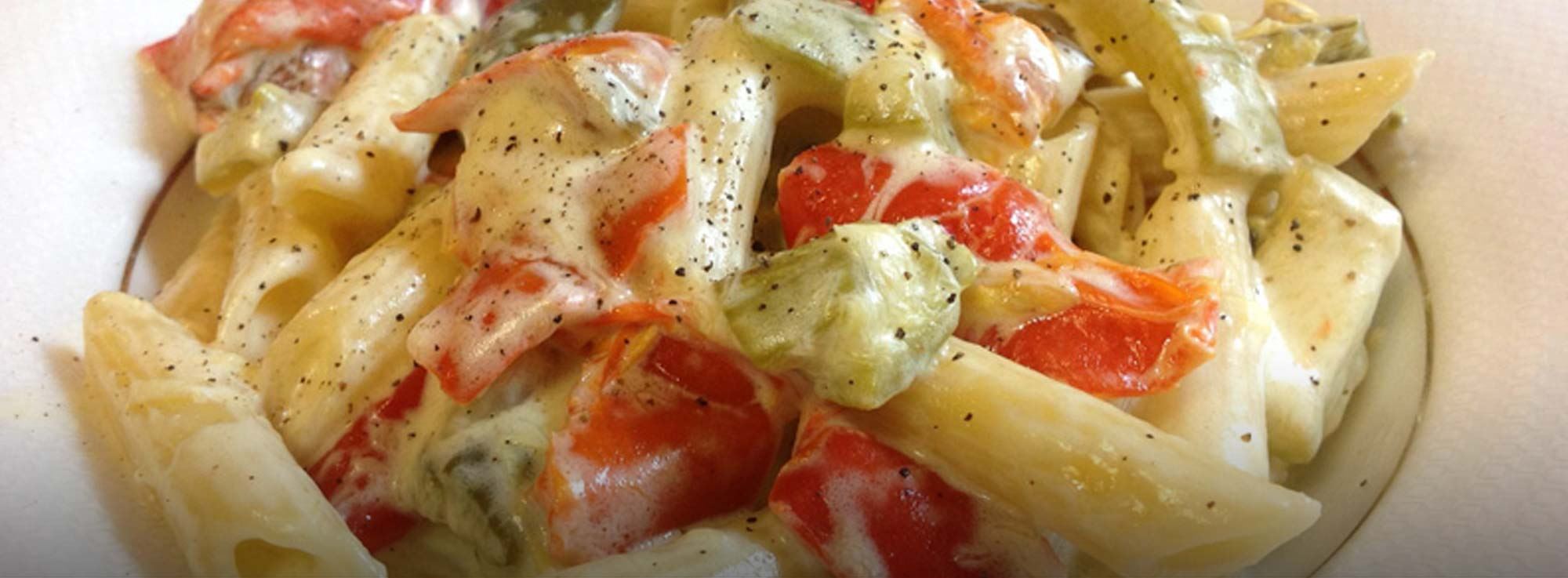 Ricetta: Mezze maniche con peperoni e zucchine