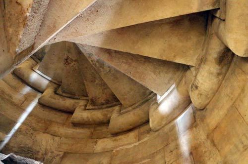 Nei meandri di Castel del Monte: curiosità e segreti della fortezza pugliese