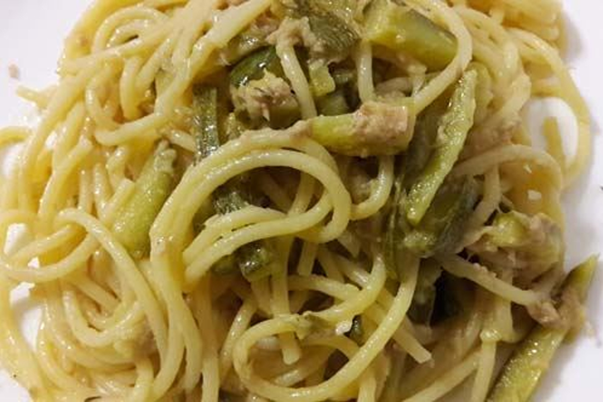 Spaghetti tonno, limone e zucchine 
