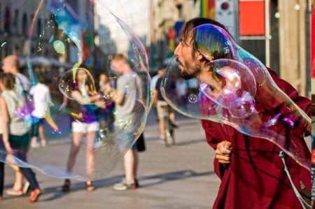 artisti di strada ostuni