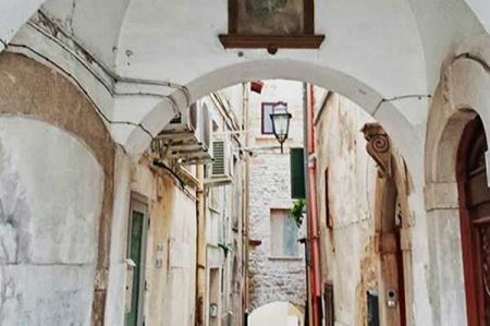 sotto gli archi