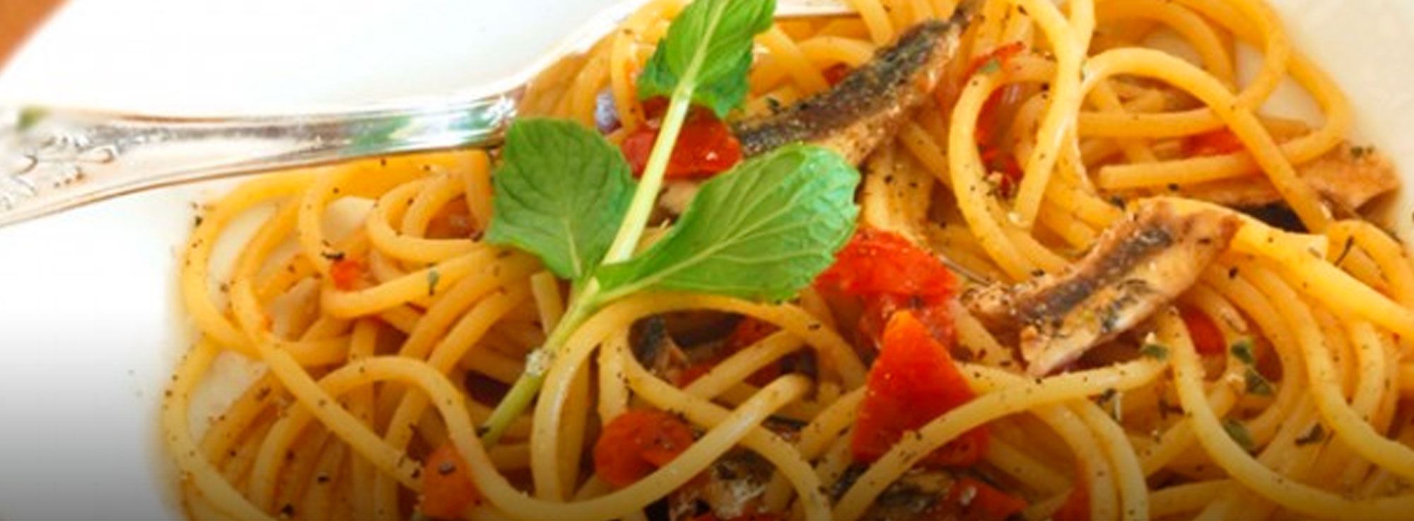 Ricetta: Spaghetti alici, pomodoro e mollica