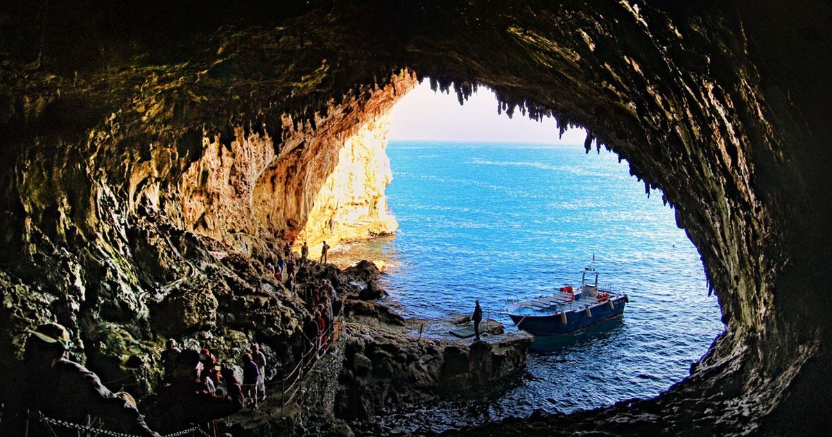 Fenomeni di carsismo in Puglia, grotte, doline, caverne e coste rocciose