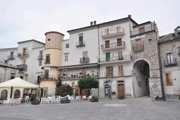 Di Santi, Paesi e Falò