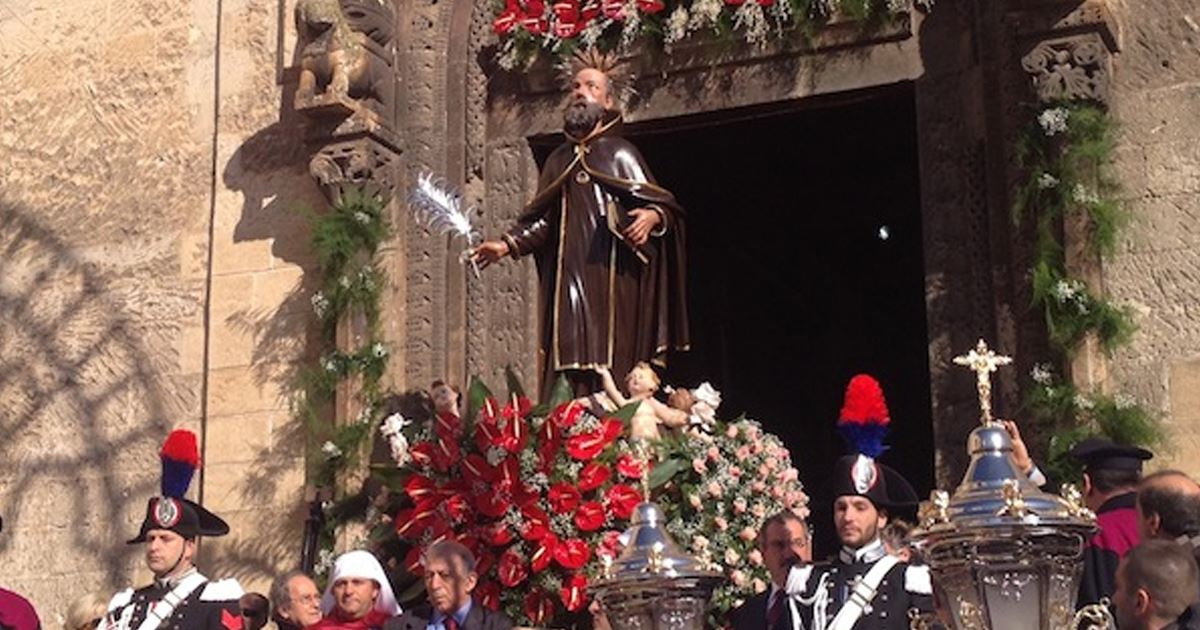 San Ciro a Grottaglie arriva la festa patronale con la celebre Foc'ra