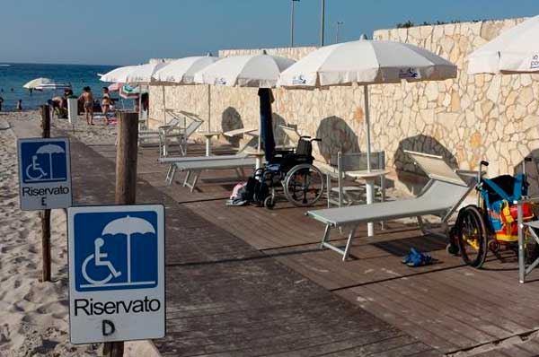 Il salentino Gaetano Fuso cavaliere per il lido riservato a malati di SLA Il salentino Gaetano Fuso cavaliere per il lido riservato a malati di SLA