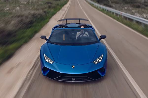 Spot Lamborghini girato in Salento, presentato il modello Spyder Spot Lamborghini girato in Salento, presentato il modello Spyder