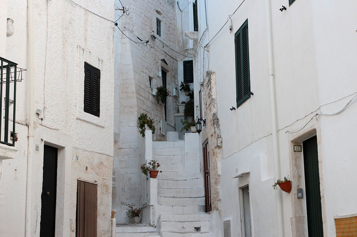 Ostuni, nasce Lu Scupariedde per promuovere il mondo del bianco Ostuni, nasce Lu Scupariedde per promuovere il mondo del bianco