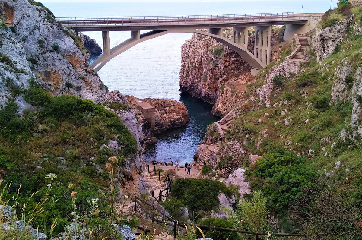 Grotte delle Cipolliane, il tesoro di Gagliano del Capo a strapiombo sul mare Grotte delle Cipolliane, il tesoro di Gagliano del Capo a strapiombo sul mare