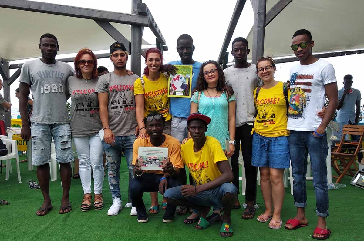 Lo Svegliarci di Palagiano ai Mondiali Antirazzista in tour al Sud Lo Svegliarci di Palagiano ai Mondiali Antirazzista in tour al Sud