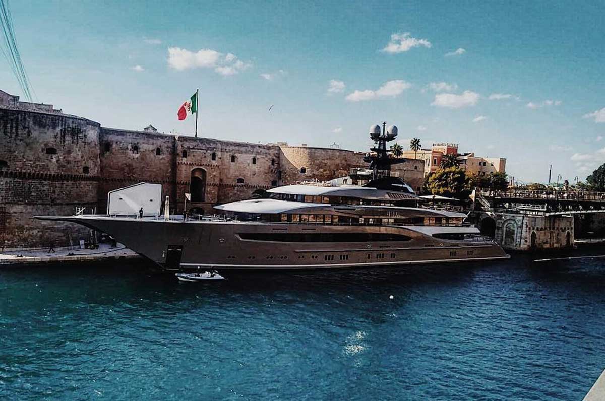 Uno yacht da 65milioni di dollari a Taranto per Six Underground