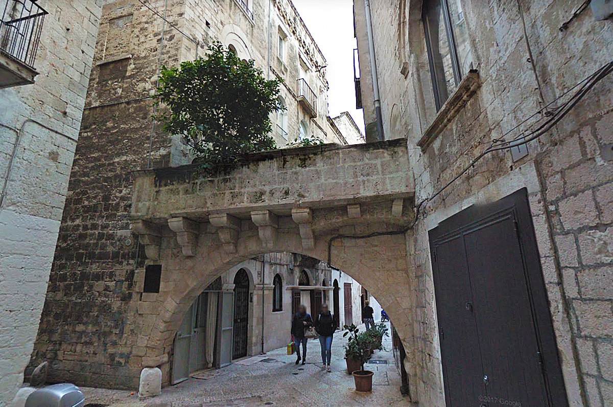 Arco Meraviglia a Bari, la storia di due innamorati pugliesi Arco Meraviglia a Bari, la storia di due innamorati pugliesi