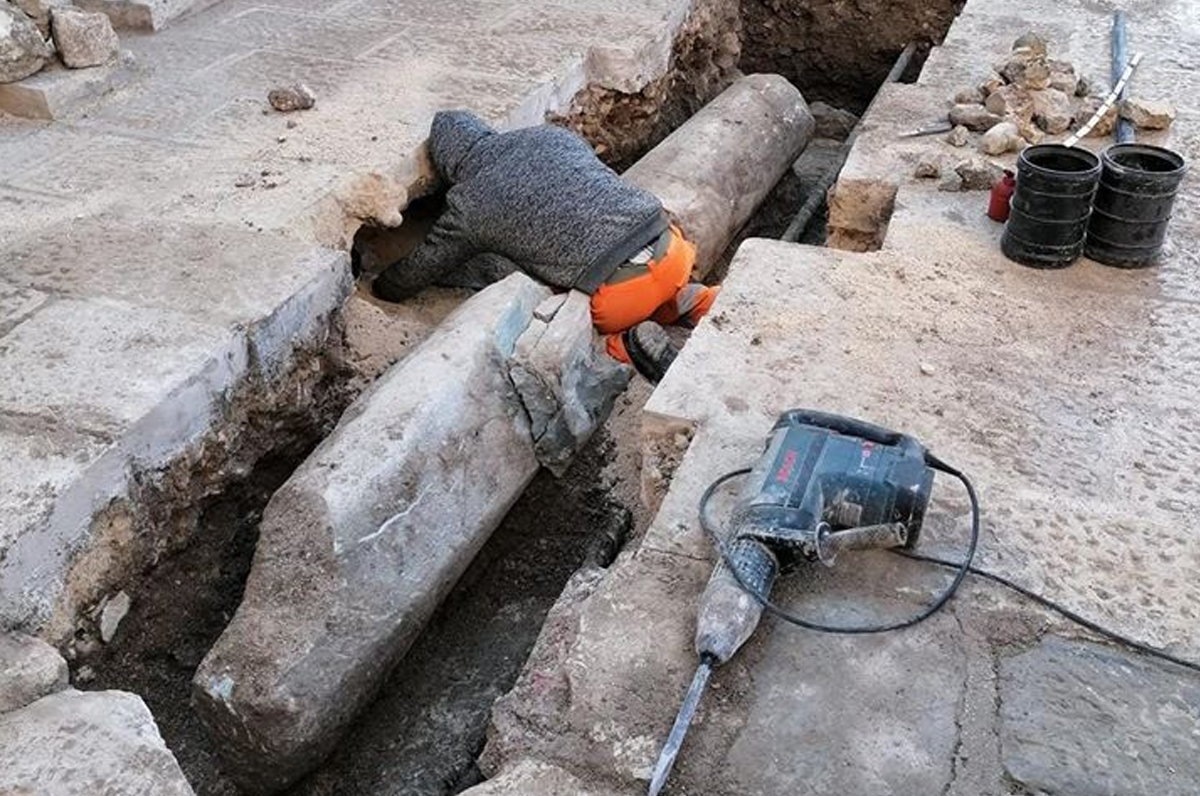 Giovinazzo, ritrovata un’antica colonna nel centro storico