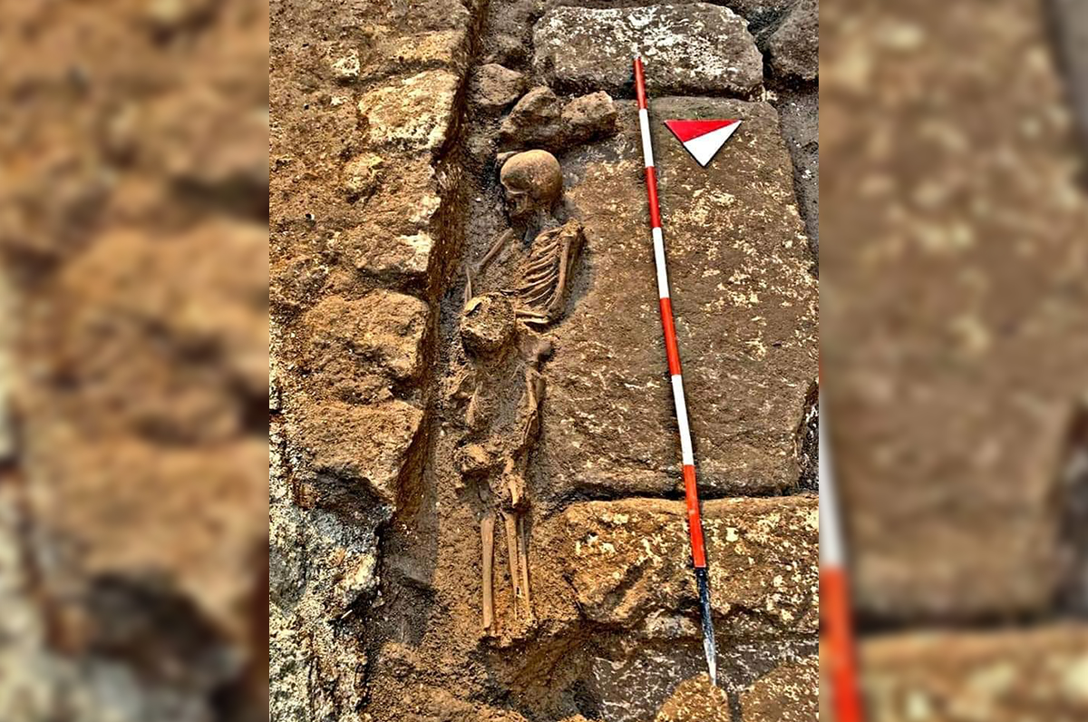 A Mesagne scoperte tombe medievali: anche madre e figlio abbracciati