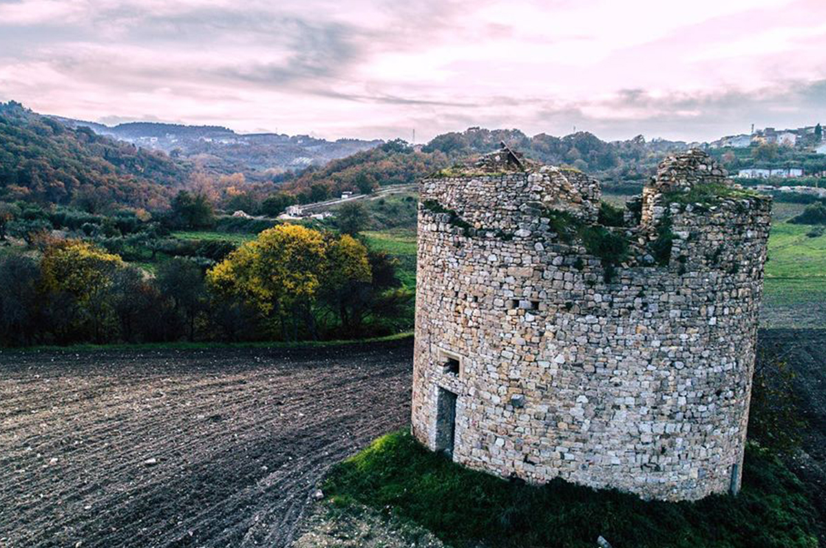 Torre dei Briganti, misterioso fascino antico a Casalvecchio Torre dei Briganti, misterioso fascino antico a Casalvecchio