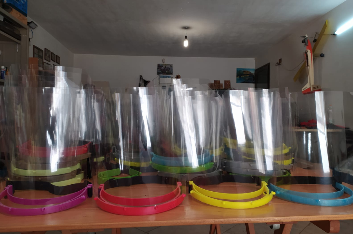 Covid-19, volontari realizzano visiere con loro stampanti 3D