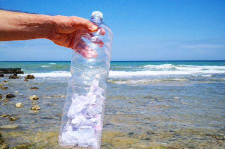 Mola di Bari, ritrovati dei bigliettini in una bottiglia