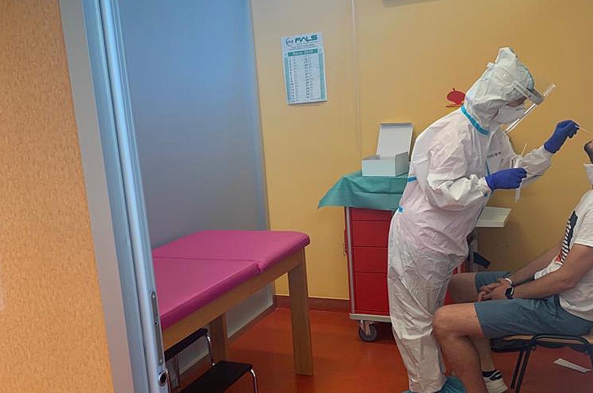 Puglia, tamponi su base volontaria a chi torna dall’estero