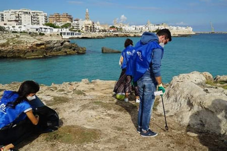 Cala Porto Rosso e Cala Porto Bianco di Monopoli, pulizia spiagge