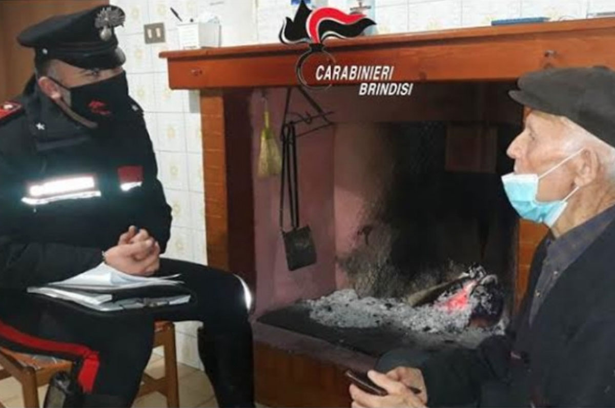 89enne di Torre Santa Susanna chiede compagnia ai carabinieri