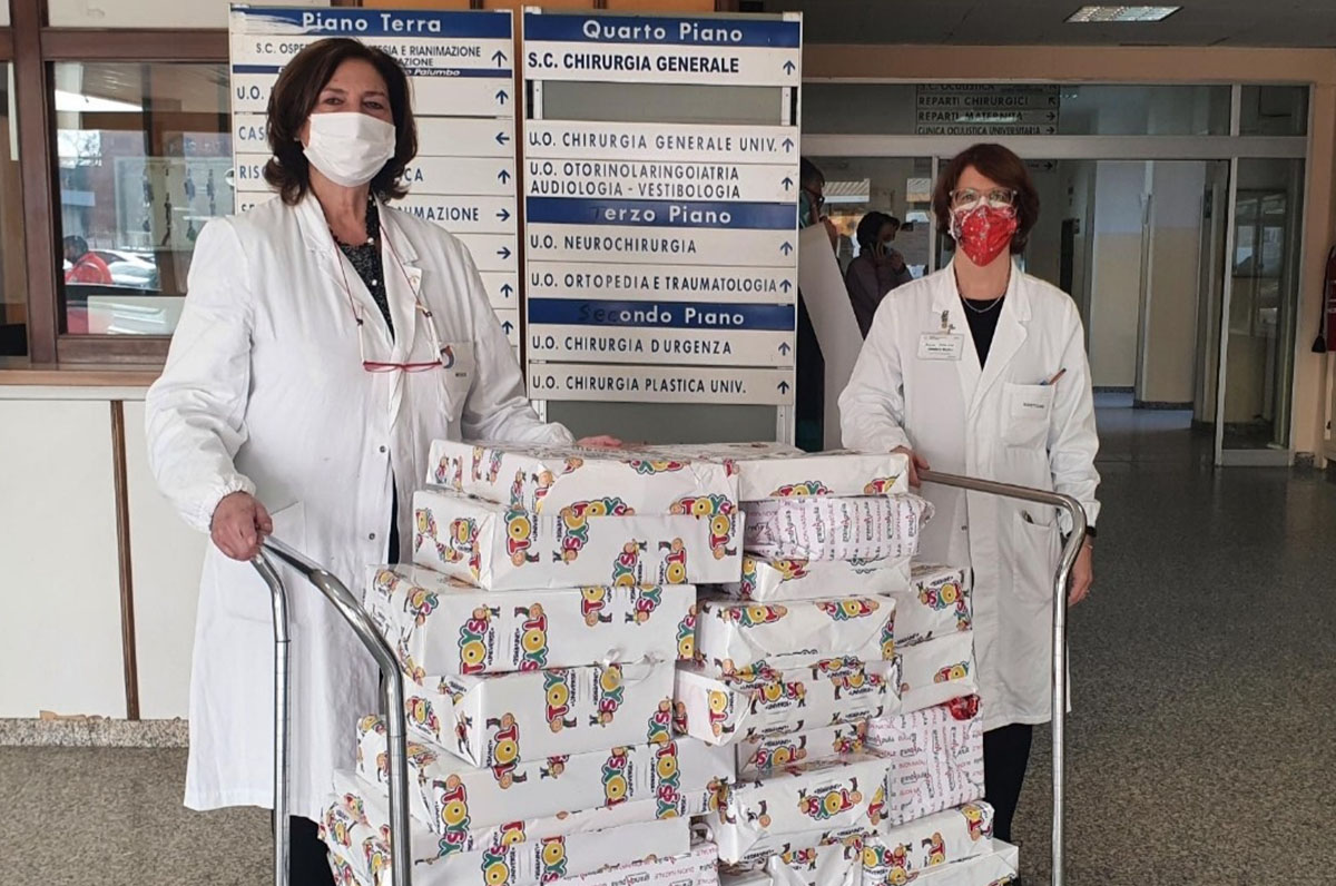 È Natale anche in ospedale: consegnati doni ai bimbi ricoverati