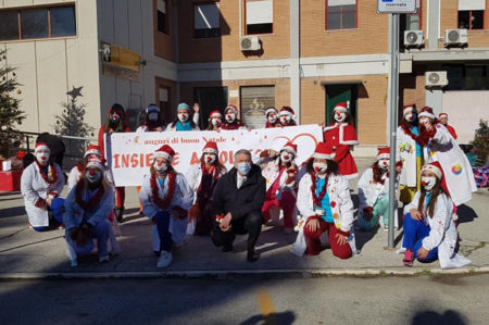 Riuniti di Foggia, acceso albero di Natale come segno di speranza