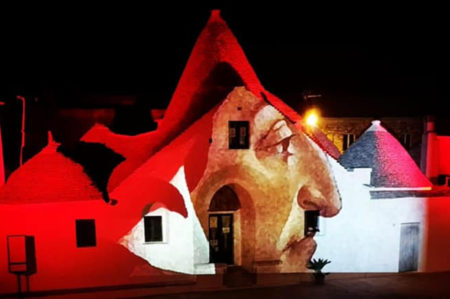 Alberobello, trullo sovrano con i versi di Dante