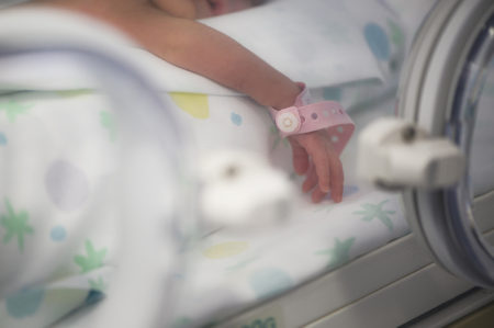 Policlinico di Bari, papà in sala parto