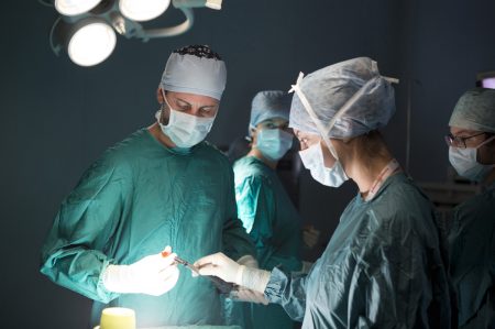 Raro tumore all'esofago operato a Bari