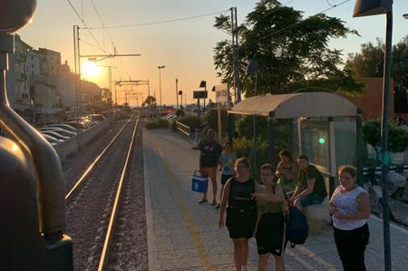 Gargano, treno sotto l'ombrellone