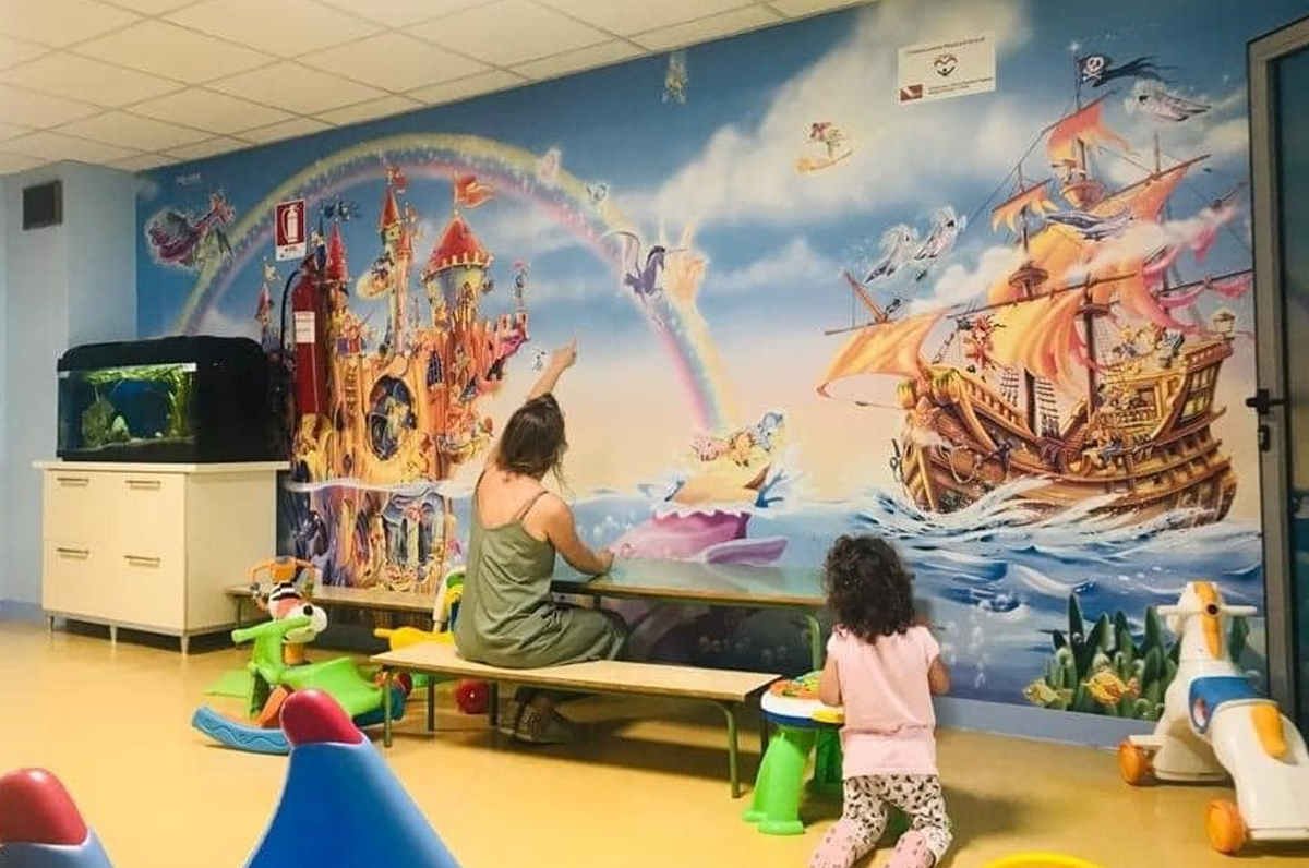 Disegni Disney sui reparti di pediatria di Gallipoli