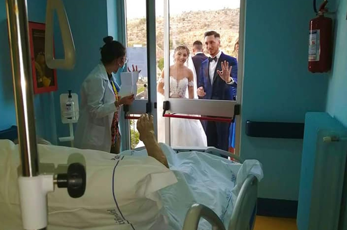 Andria, deviazione per gli sposi: vanno a trovare il nonno in hospice