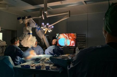 Microscopio al Policlinico di Bari