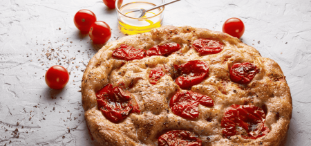 Focaccia barese vegana: gusto autentico, ricetta vegana | Puglia.com