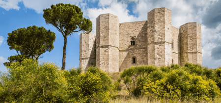 Trekking in Puglia: 3 cammini in Puglia tra dolmen, castelli e grotte | Puglia.com
