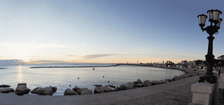 Lungomare di Libri sulla Muraglia di Bari: scopri le trame del mondo | Puglia.com